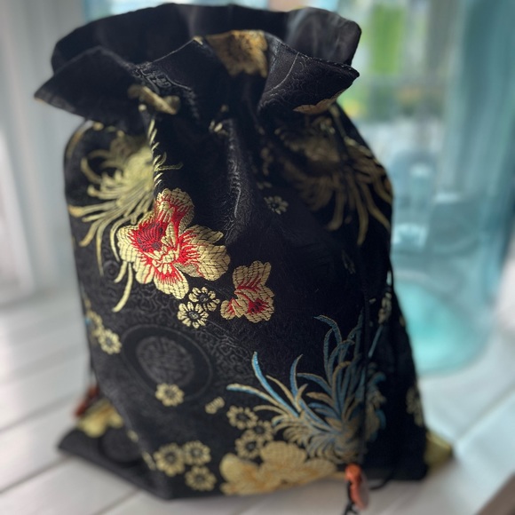 Embossed Chinese silk pouch - Picture 3 of 7